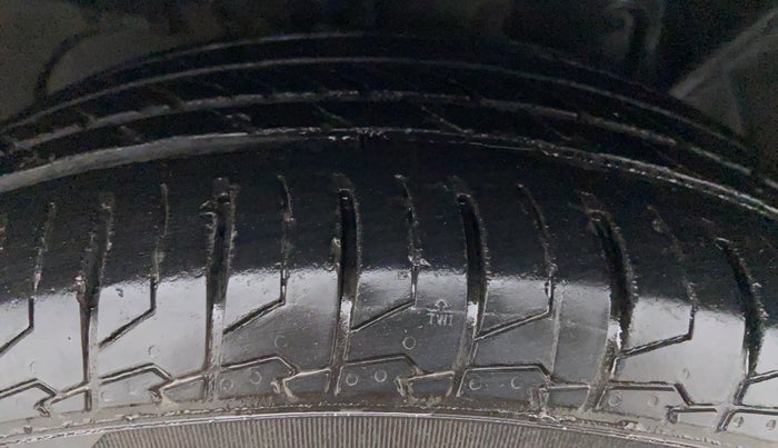 2015 Ford Ecosport 1.5TITANIUM TDCI, Diesel, Manual, 1,00,131 km, Right Front Tyre Tread