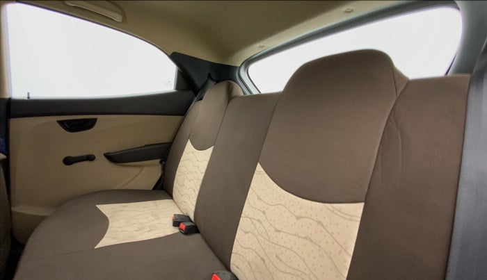 2016 Hyundai Eon MAGNA PLUS, Petrol, Manual, 27,328 km, Right Side Rear Door Cabin
