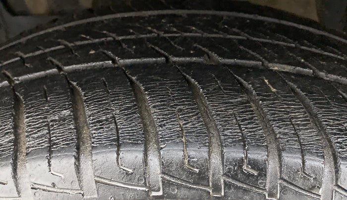 2017 Maruti Vitara Brezza VDI OPT, Diesel, Manual, 62,561 km, Left Front Tyre Tread