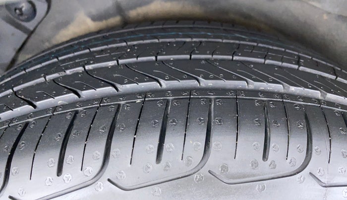 2016 Hyundai Verna FLUIDIC 1.6 SX CRDI, Diesel, Manual, 70,435 km, Right Rear Tyre Tread
