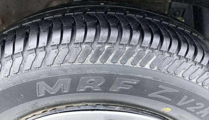 2013 Maruti Swift Dzire VXI 1.2 BS IV, Petrol, Manual, 60,882 km, Right Front Tyre Tread
