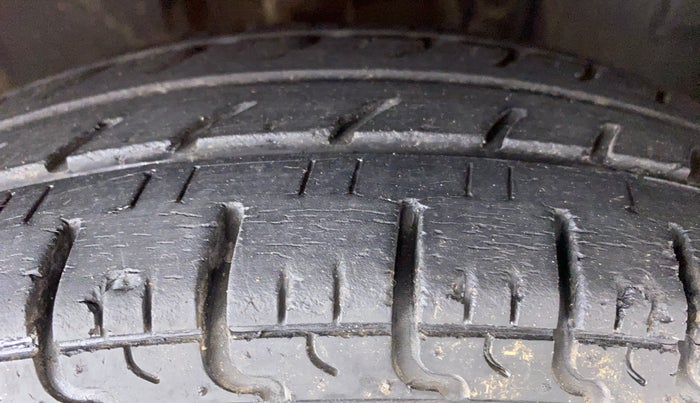 2016 Datsun Redi Go S, Petrol, Manual, 43,762 km, Right Front Tyre Tread