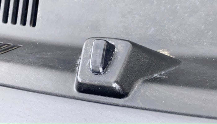 2016 Datsun Redi Go S, Petrol, Manual, 43,762 km, Front windshield - Wiper nozzle not functional