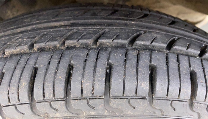 2016 Datsun Redi Go S, Petrol, Manual, 43,762 km, Left Front Tyre Tread