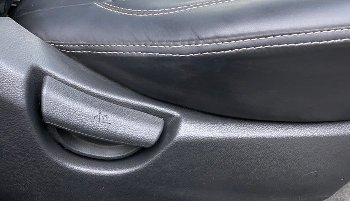 2018 Hyundai Grand i10 MAGNA 1.2 KAPPA VTVT, Petrol, Manual, 36,417 km, Driver Side Adjustment Panel