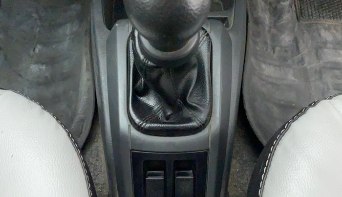 2017 Maruti Alto 800 LXI, Petrol, Manual, 42,417 km, Gear lever - Boot cover slightly torn