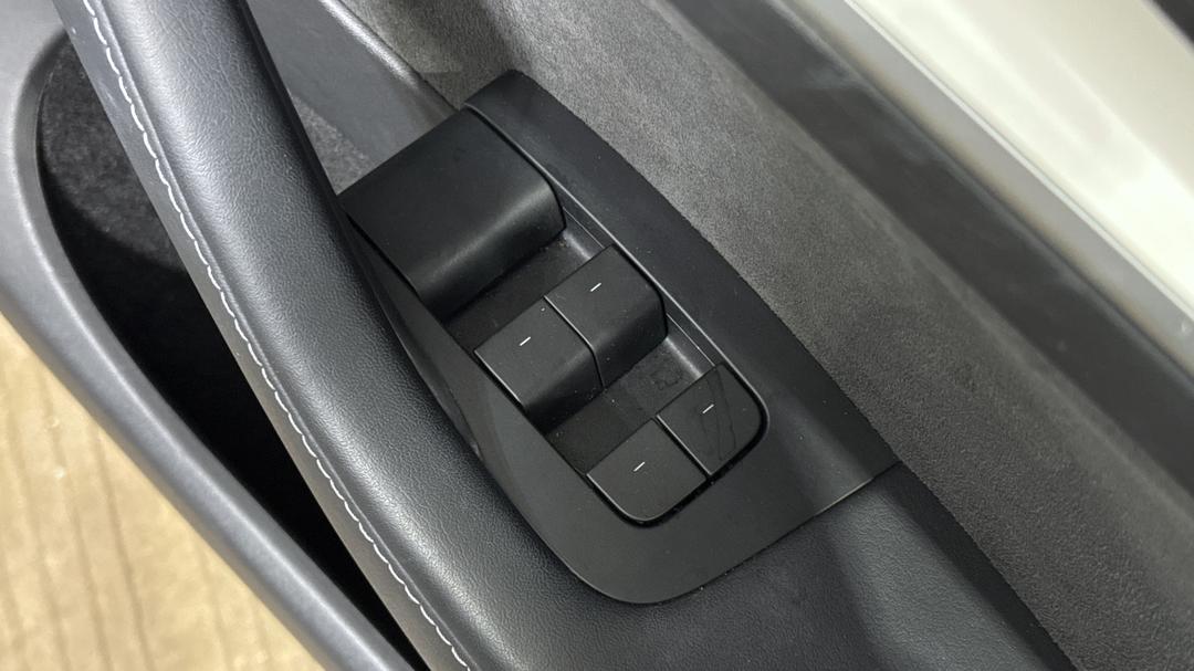 2023 Tesla Model Y Long Range, Automatic, 34369 km, Drivers Side Door Panel Controls