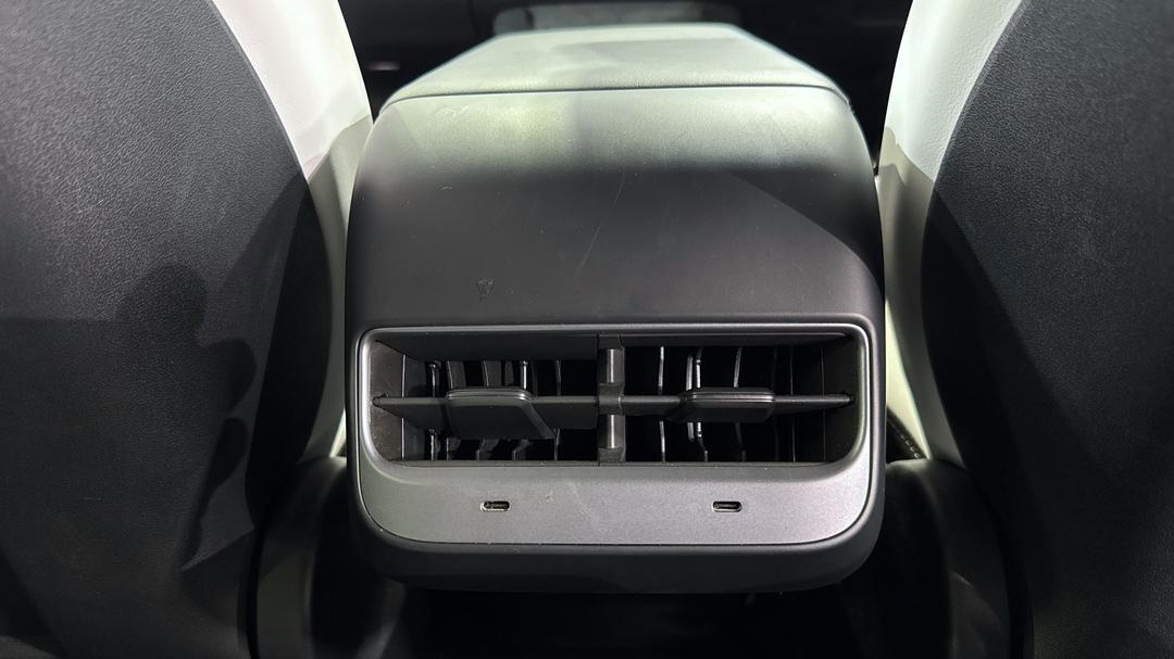 2023 Tesla Model Y Long Range, Automatic, 34369 km, Rear A/C Vent