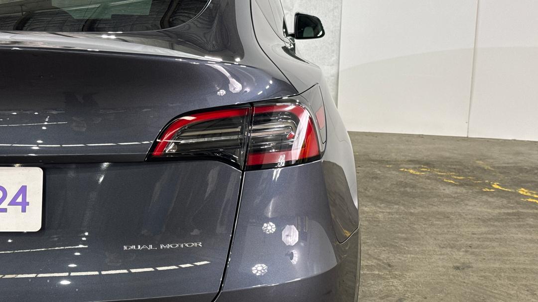 2023 Tesla Model Y Long Range, Automatic, 34369 km, Badge (Boot Right Side)