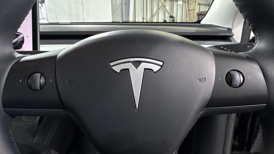 2023 Tesla Model Y Long Range, Automatic, 34369 km, Utility Switches/Buttons