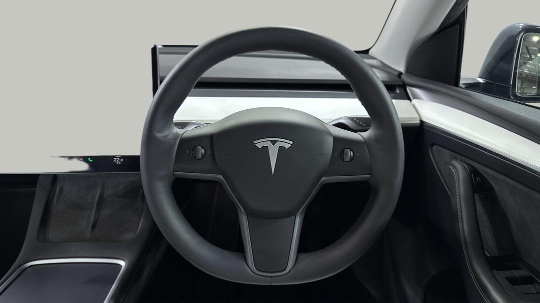 2023 Tesla Model Y Long Range, Automatic, 34369 km, Steering Wheel Close-up