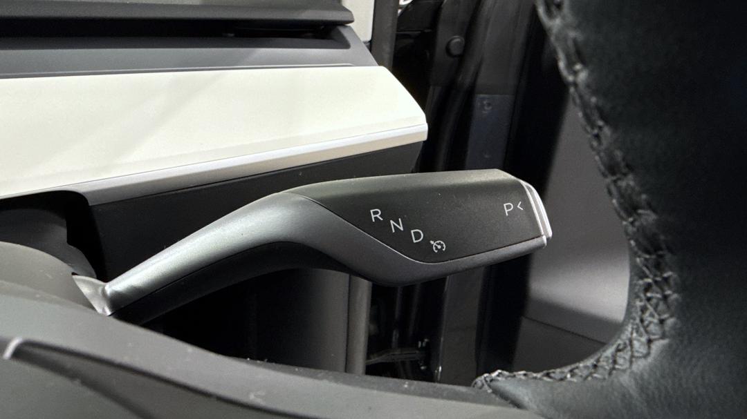 2023 Tesla Model Y Long Range, Automatic, 34369 km, Gear Lever 