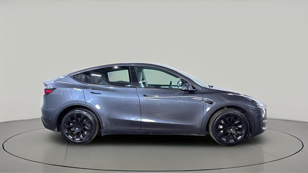 2023 Tesla Model Y Long Range, Automatic, 34369 km, Right Side View