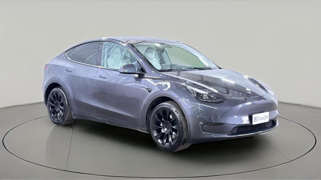 2023 Tesla Model Y Long Range, Automatic, 34369 km, Right Front Diagonal (45- Degree) View