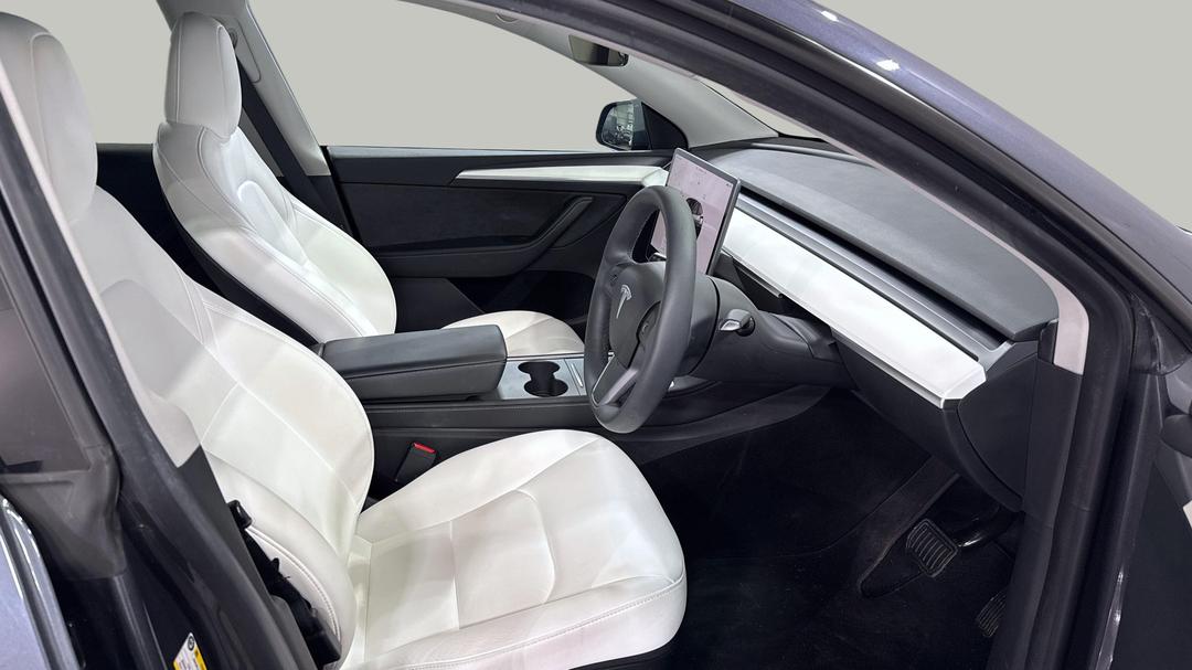 2023 Tesla Model Y Long Range, Automatic, 34369 km, Right Side Front Door Cabin View