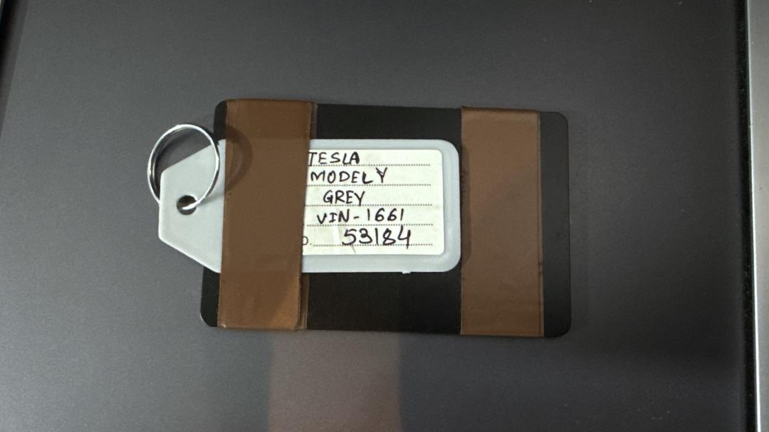 2023 Tesla Model Y Long Range, Automatic, 34369 km, Key Close-up