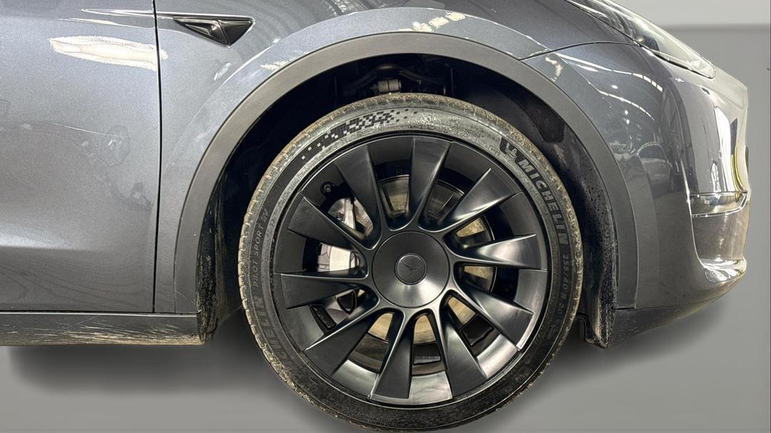 2023 Tesla Model Y Long Range, Automatic, 34369 km, Right Front Wheel