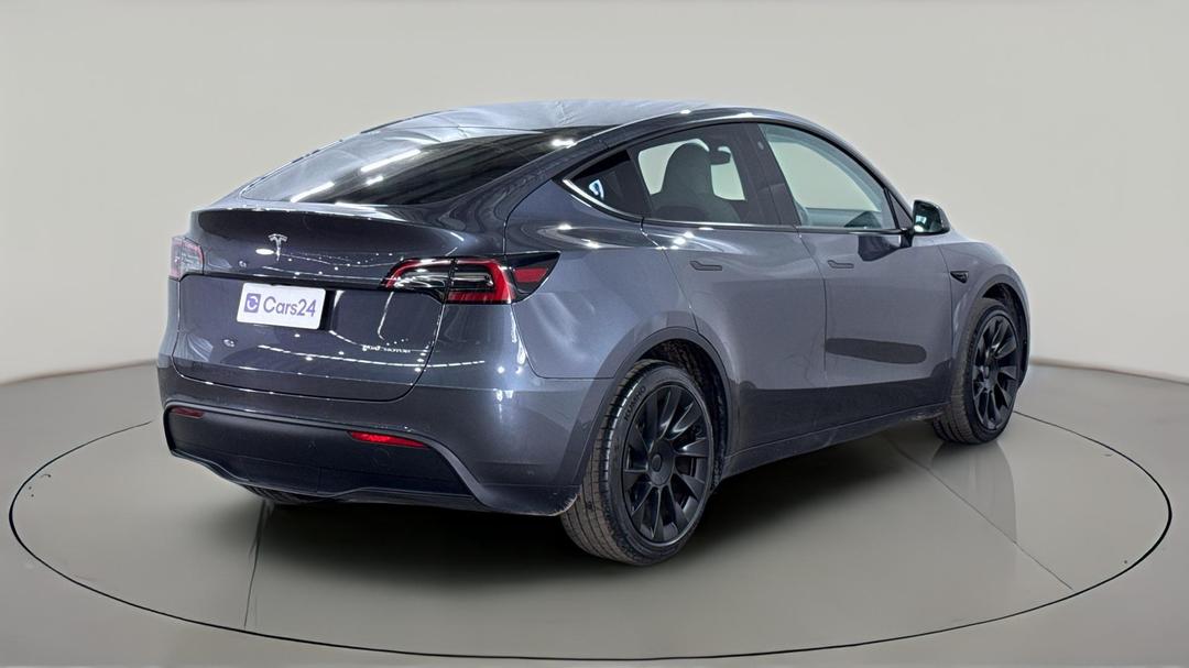 2023 Tesla Model Y Long Range, Automatic, 34369 km, Right Back Diagonal (45- Degree) View
