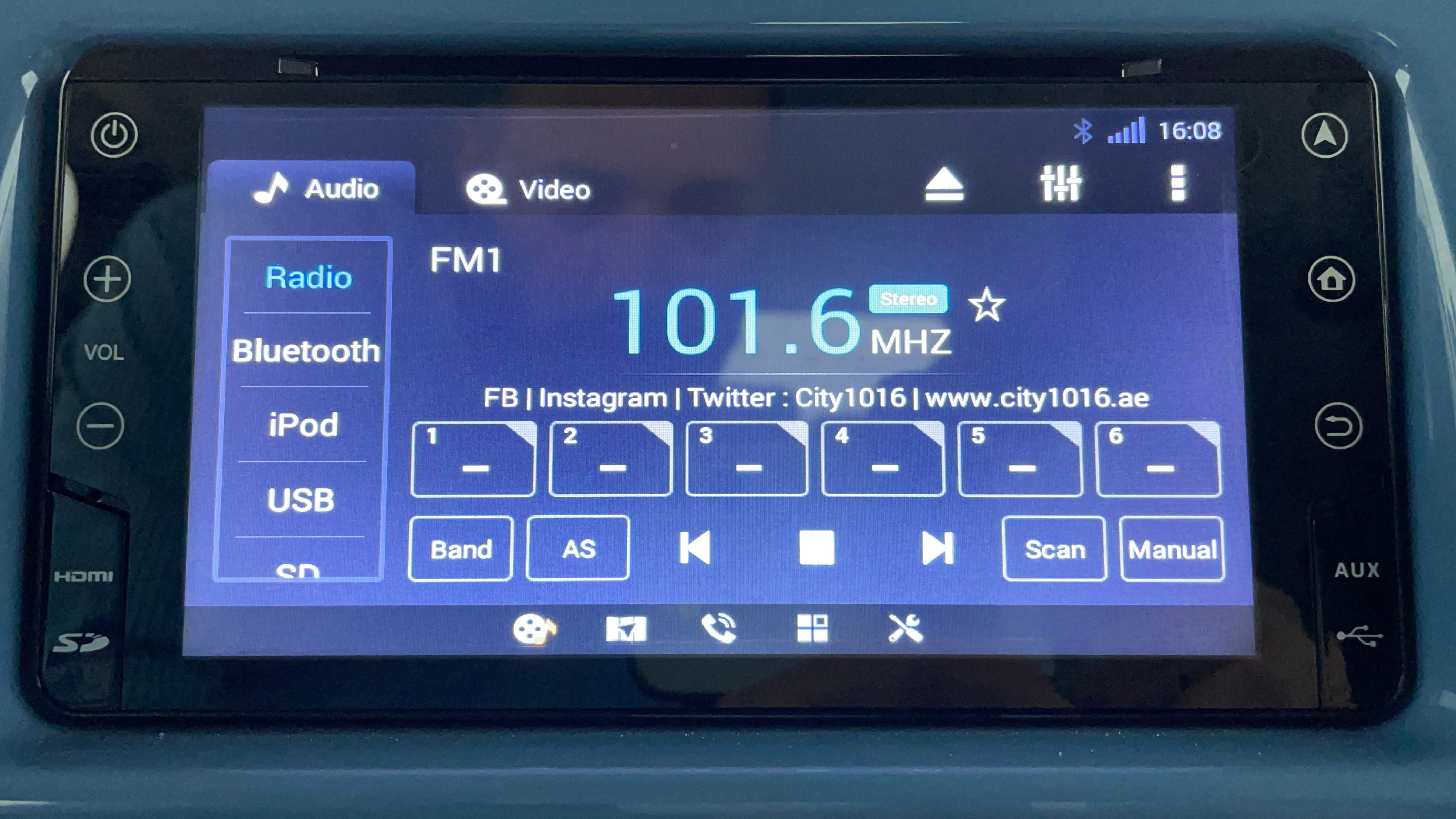 Toyota FJ Cruiser-Infotainment System