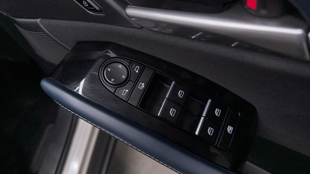 2025 Mazda CX-30 G20 Evolve (FWD), Automatic, 15815 km, Drivers Side Door Panel Controls