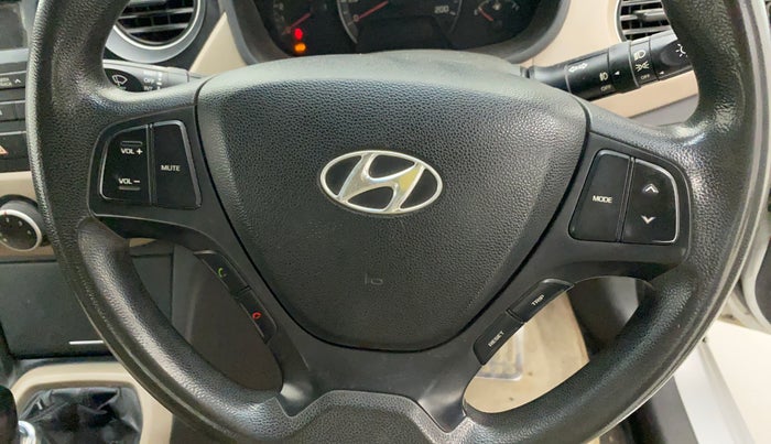 2014 Hyundai Xcent S 1.2, Petrol, Manual, 78,740 km, Steering wheel - Sound system control not functional