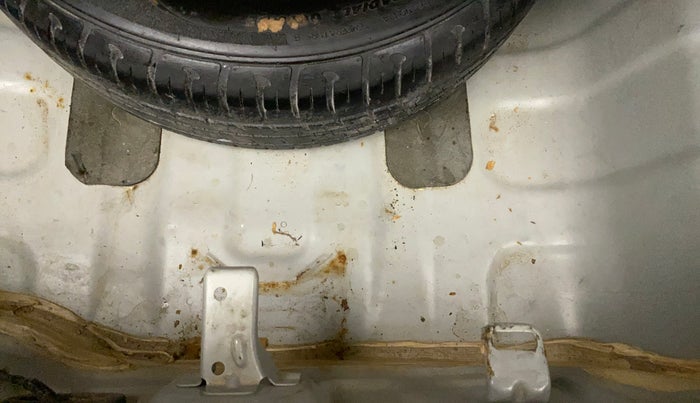 2014 Hyundai Xcent S 1.2, Petrol, Manual, 78,740 km, Boot floor - Slight discoloration