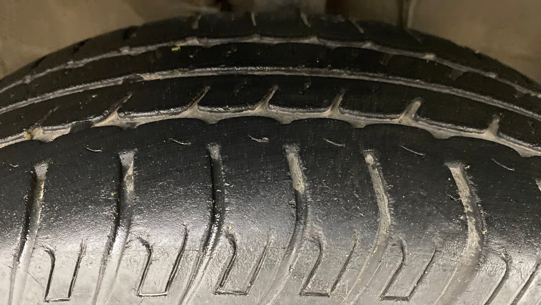 Right Front Tyre Tread
