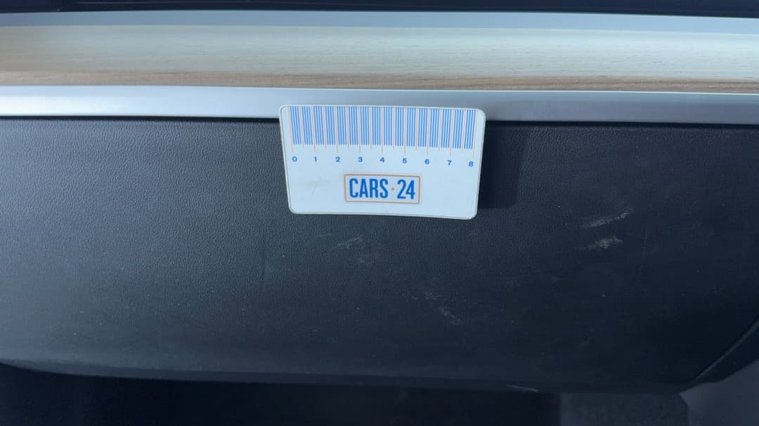 2023 Tesla Model Y Long Range, Automatic, 48588 km, Glove Box Scratch