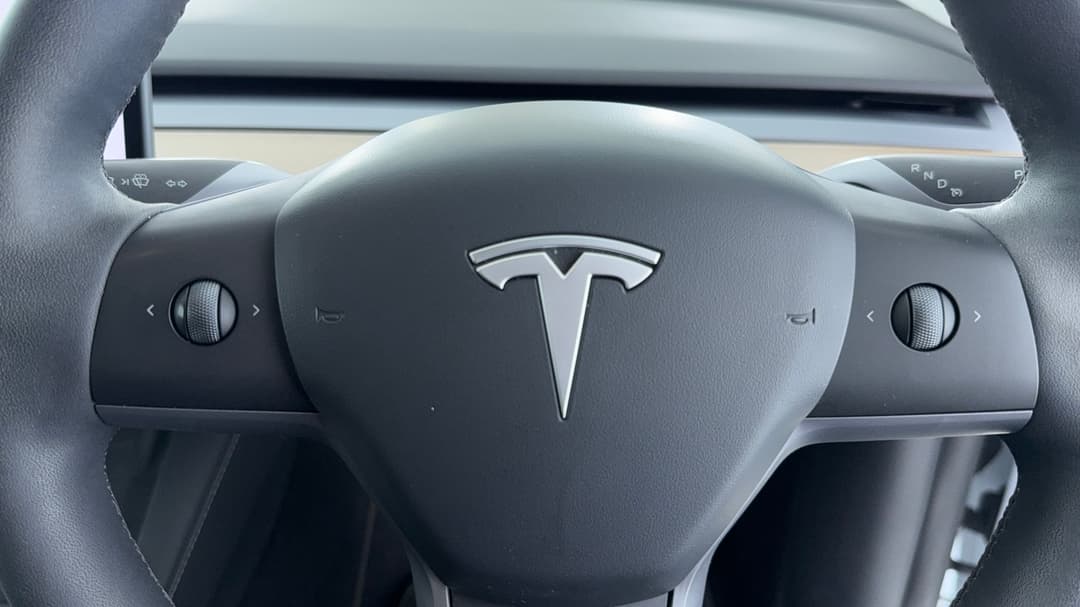 2023 Tesla Model Y Long Range, Automatic, 48588 km, Utility Switches/Buttons
