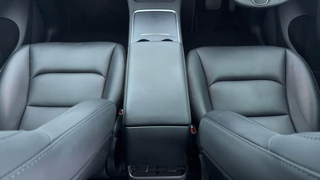 2023 Tesla Model Y Long Range, Automatic, 48588 km, Center Console