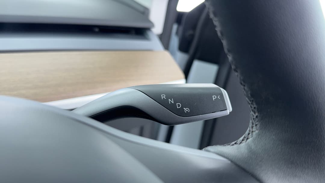 2023 Tesla Model Y Long Range, Automatic, 48588 km, Gear Lever 