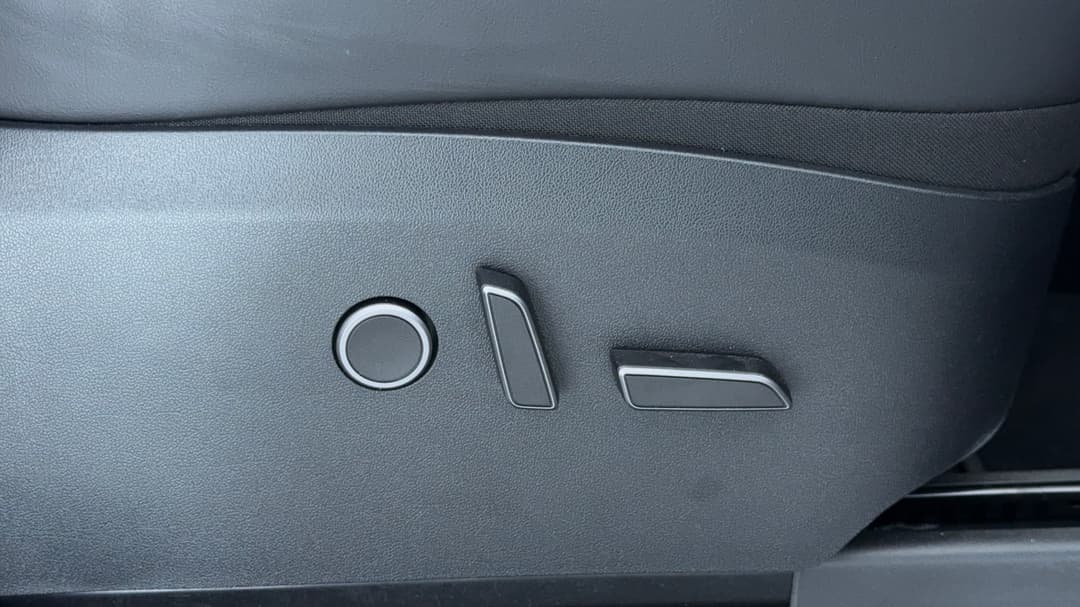 2023 Tesla Model Y Long Range, Automatic, 48588 km, Drivers Side Adjustment Panel