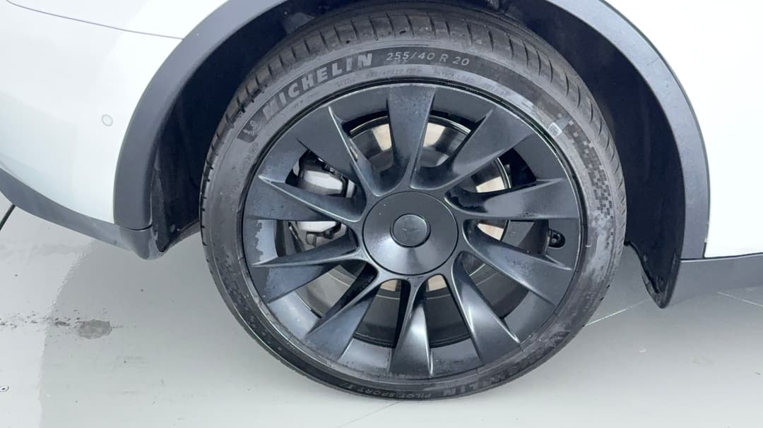 2023 Tesla Model Y Long Range, Automatic, 48588 km, Right Rear Wheel