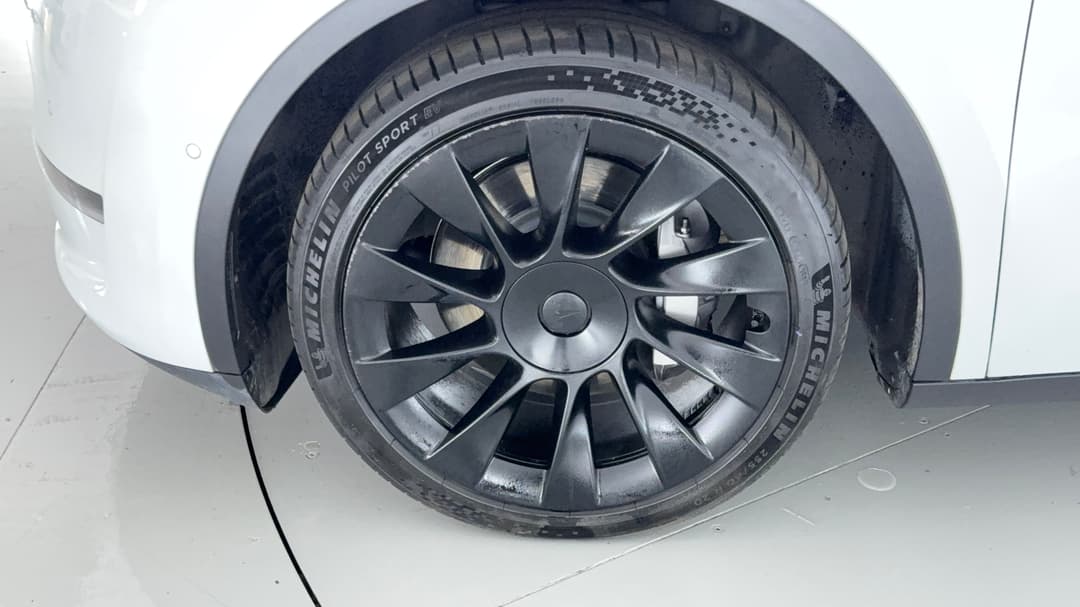 2023 Tesla Model Y Long Range, Automatic, 48588 km, Left Front Wheel