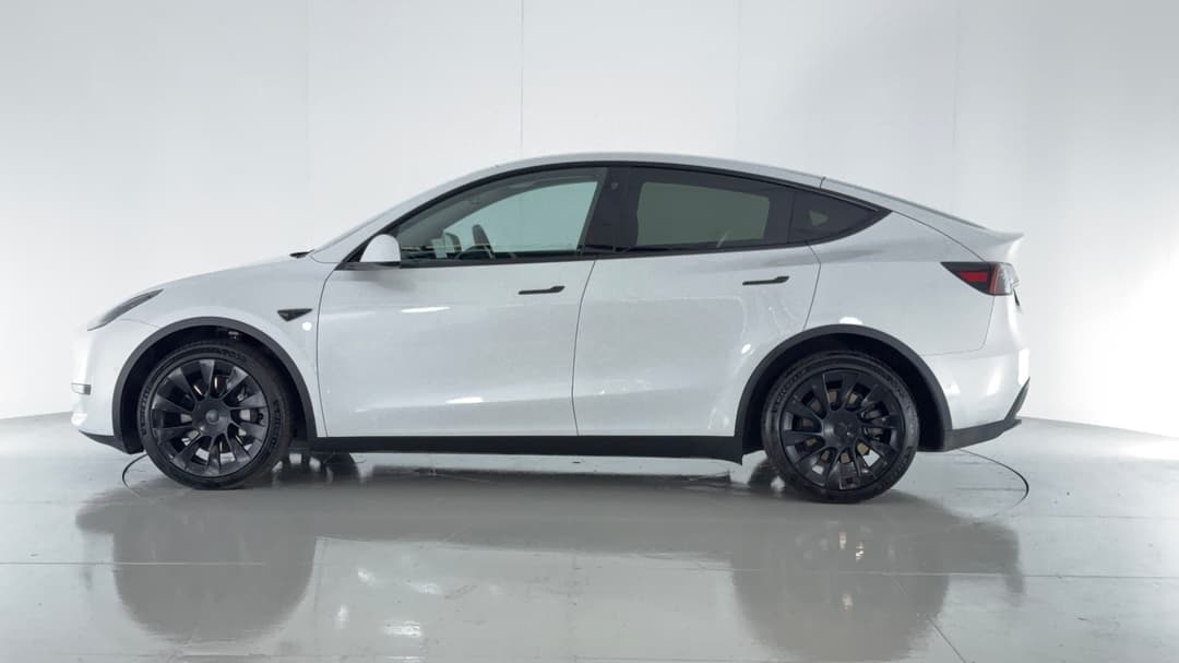 2023 Tesla Model Y Long Range, Automatic, 48588 km, Left Side View