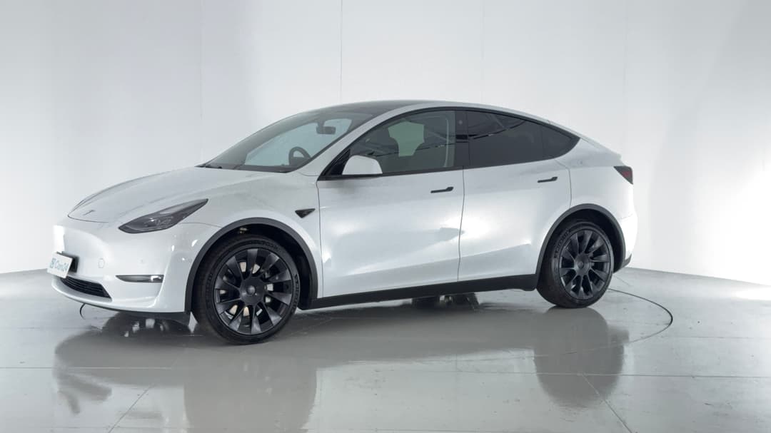 2023 Tesla Model Y Long Range, Automatic, 48588 km, Left Front Diagonal (45- Degree) View