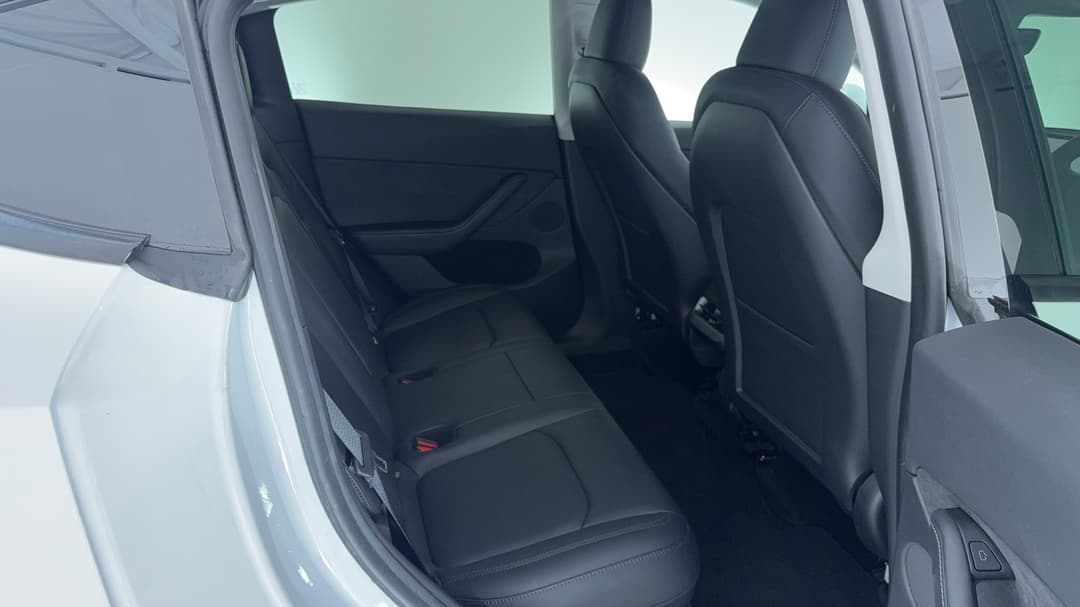 2023 Tesla Model Y Long Range, Automatic, 48588 km, Right Side Rear Door Cabin View