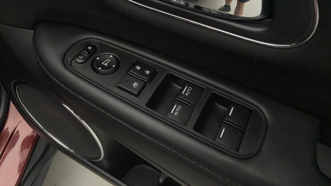 2016 Honda HR-V Vti-s, Automatic, 100293 km, Drivers Side Door Panel Controls