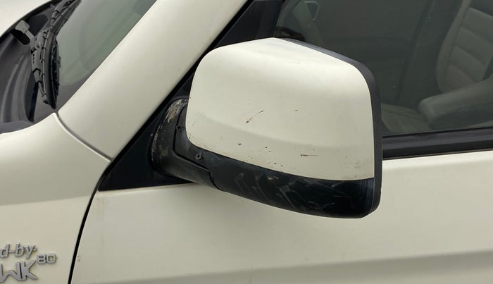 2016 Mahindra TUV300 T8, Diesel, Manual, 74,241 km, Left rear-view mirror - Cover has minor damage