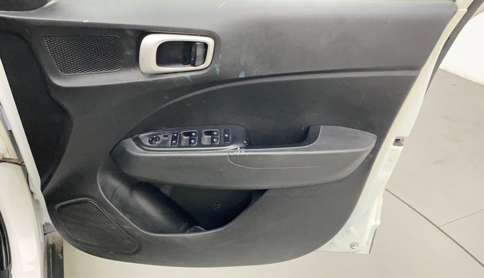 2020 Hyundai VENUE SMT 1.5 CRDI, Diesel, Manual, 42,506 km, Driver Side Door Panels Control