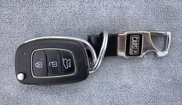 2017 Hyundai Elite i20 ASTA 1.2 DUAL TONE, Petrol, Manual, 18,352 km, Key Close Up