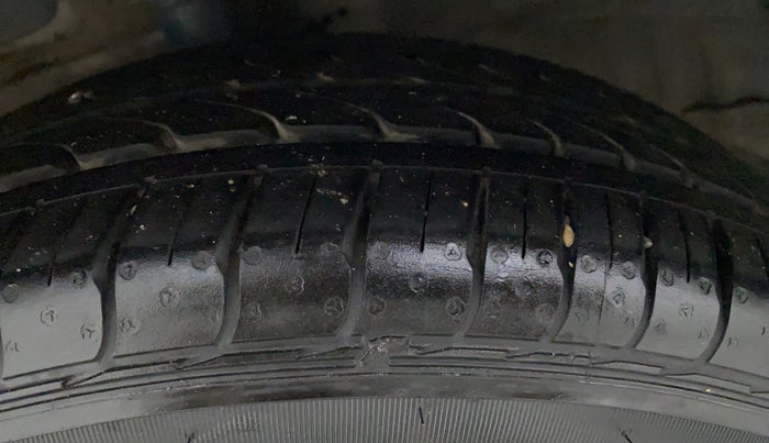 2015 Hyundai Grand i10 MAGNA 1.2 KAPPA VTVT, Petrol, Manual, 77,020 km, Left Front Tyre Tread