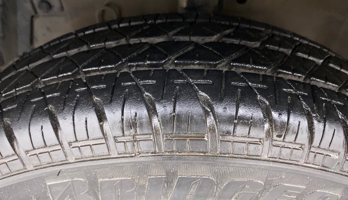 2015 Maruti Swift VXI, Petrol, Manual, 59,990 km, Left Front Tyre Tread