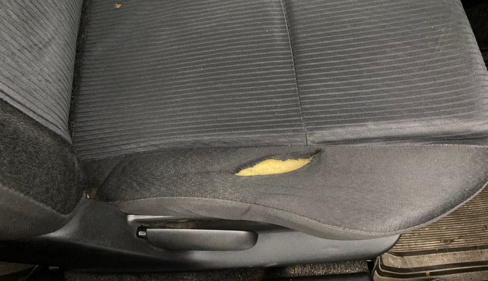 2015 Maruti Swift VXI, Petrol, Manual, 59,990 km, Driver seat - Cover slightly torn