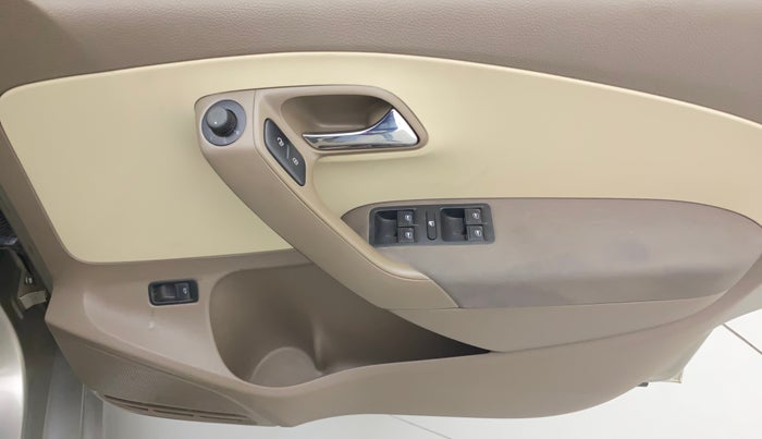 2015 Skoda Rapid 1.5 TDI CR ELEGANCE, Diesel, Manual, 1,10,999 km, Driver Side Door Panels Control