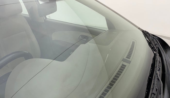 2015 Skoda Rapid 1.5 TDI CR ELEGANCE, Diesel, Manual, 1,10,999 km, Front windshield - Minor spot on windshield