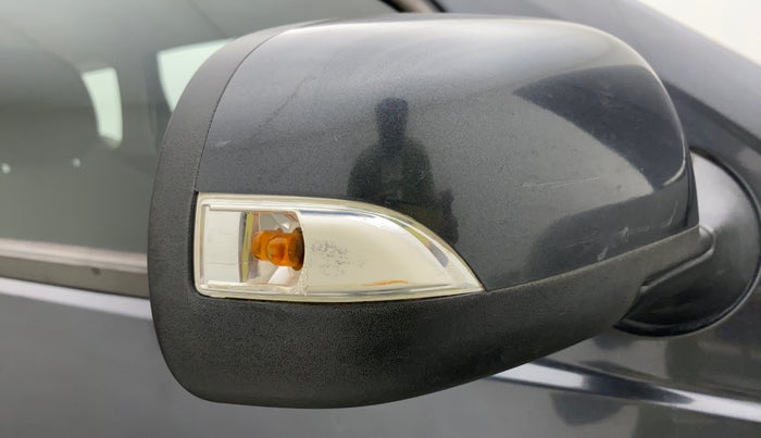 2016 Renault Duster RXL PETROL, Petrol, Manual, 23,137 km, Right rear-view mirror - Indicator light has minor damage