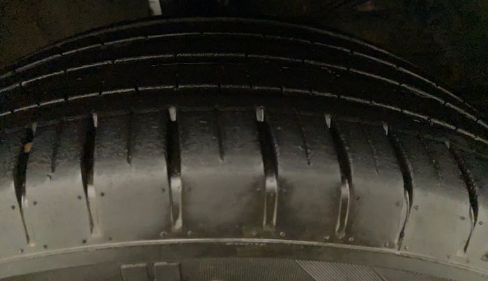 2019 Maruti Baleno ALPHA PETROL 1.2, Petrol, Manual, 83,303 km, Right Front Tyre Tread