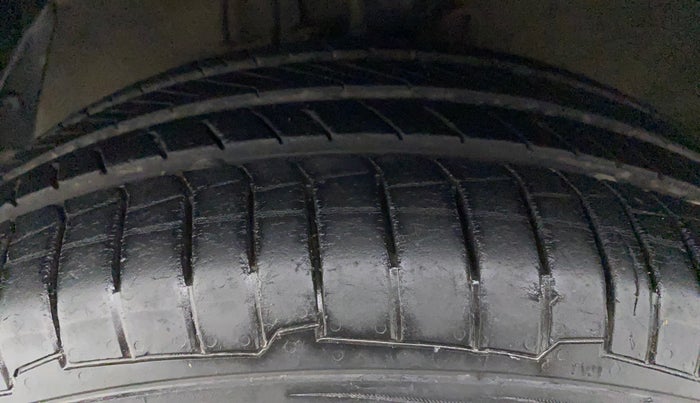 2014 Hyundai i20 SPORTZ 1.4 CRDI, Diesel, Manual, 62,542 km, Left Front Tyre Tread