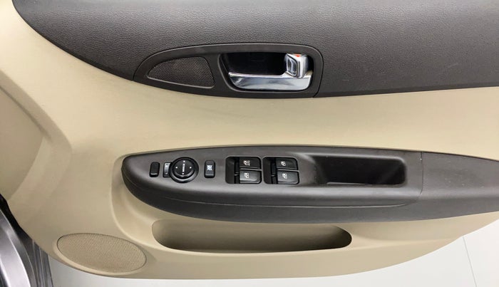 2014 Hyundai i20 SPORTZ 1.4 CRDI, Diesel, Manual, 62,542 km, Driver Side Door Panels Control